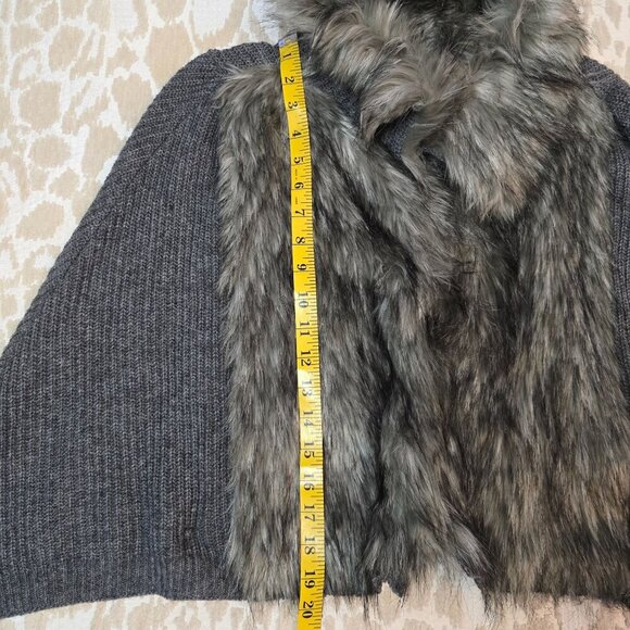 Kate Landry Faux Fur Collar Cropped Cape Knit Sleeves Gray Size M Acrylic & Wool - Picture 12 of 13